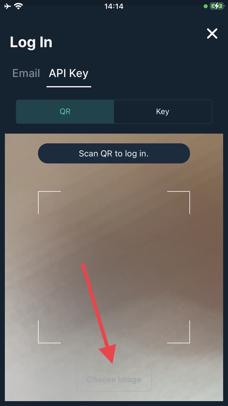 Lorsque les utilisateurs se connectent via un code QR de clé API, le bouton « Choisir une image » est presque invisible sur fond clair