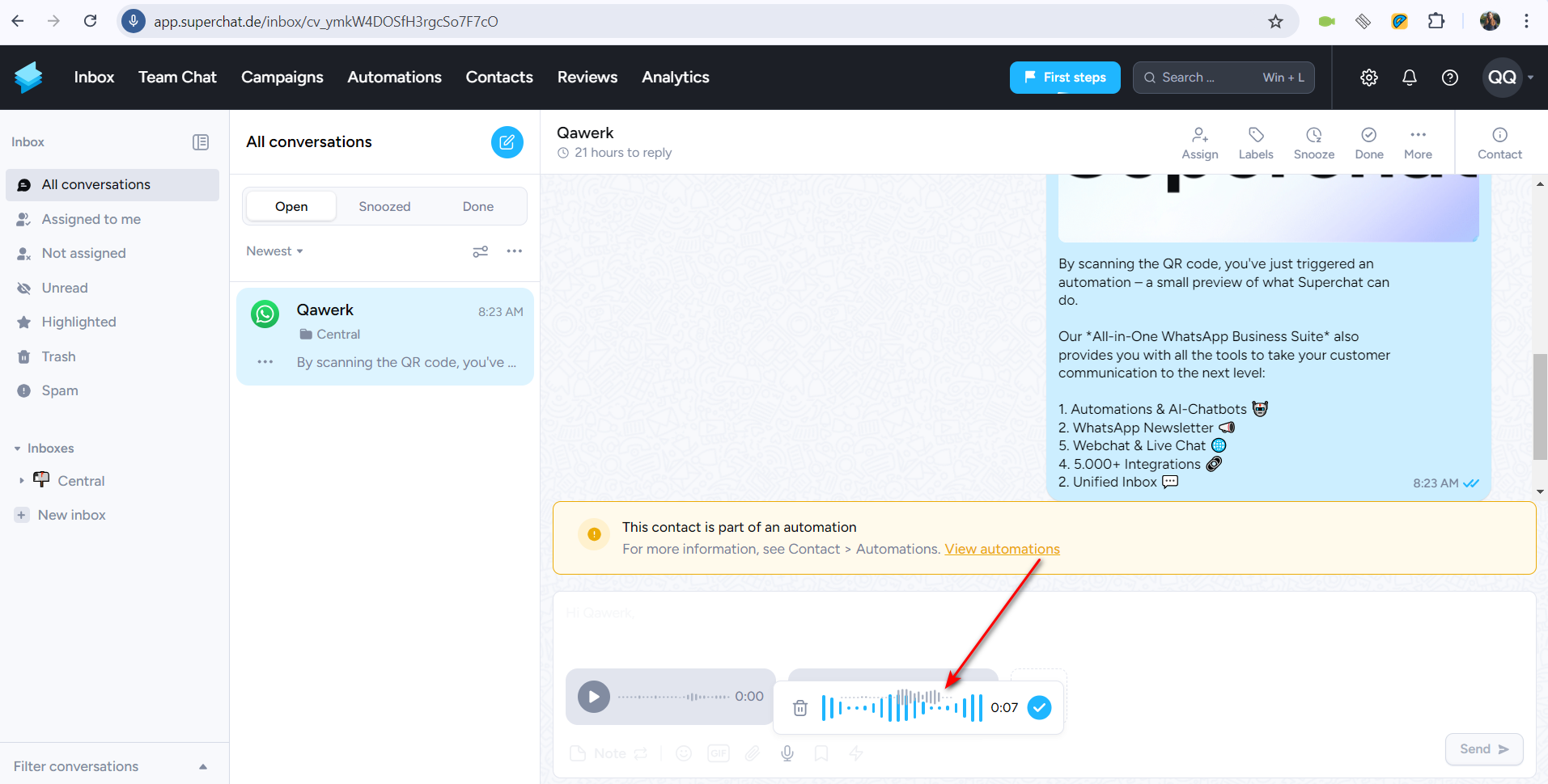 L'affichage de la forme d'onde du message enregistré s'affiche par-dessus la forme d'onde audio en cours d'enregistrement