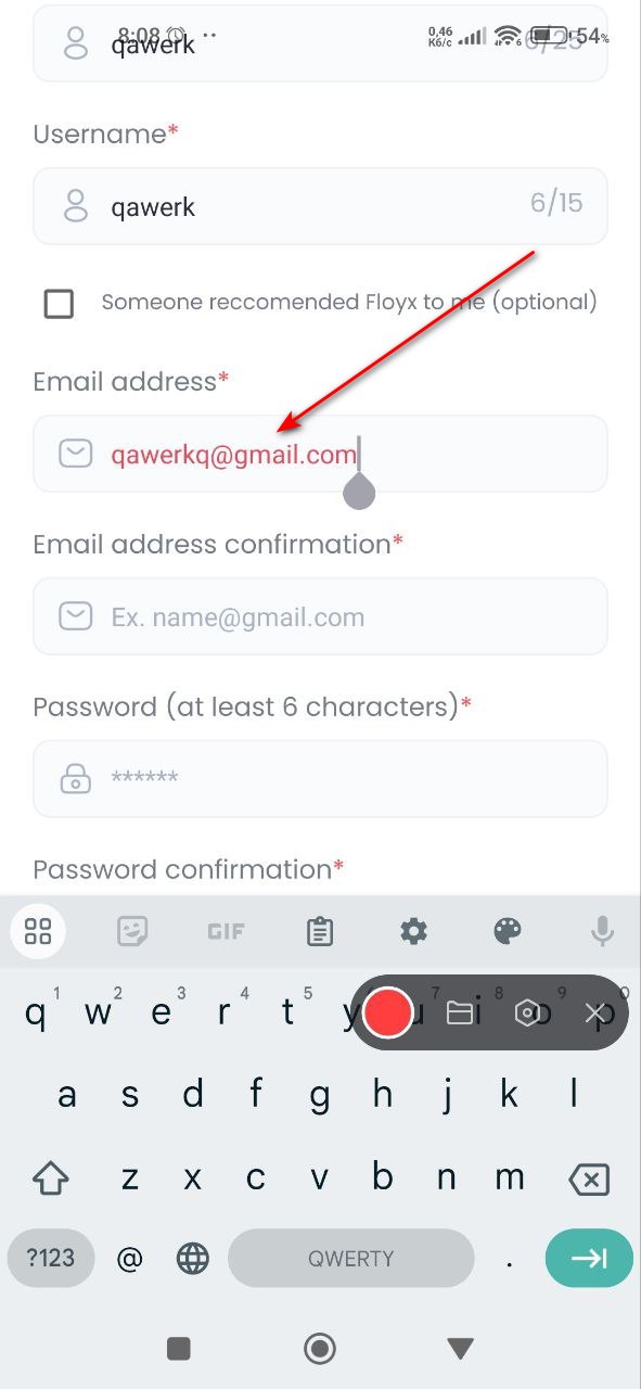 Pendant l'inscription, l'e-mail est surligné en rouge pour des données valides