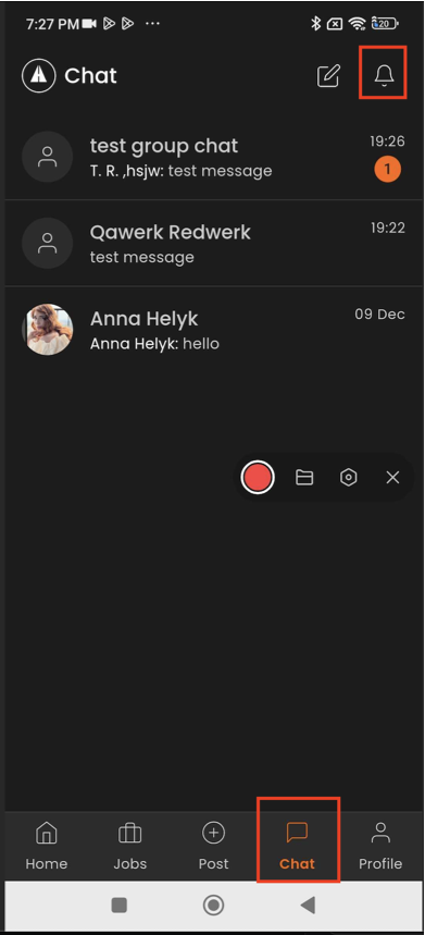 Messages non lus non indiqués par des badges de notification sur l'onglet « Chat » et l'icône de cloche