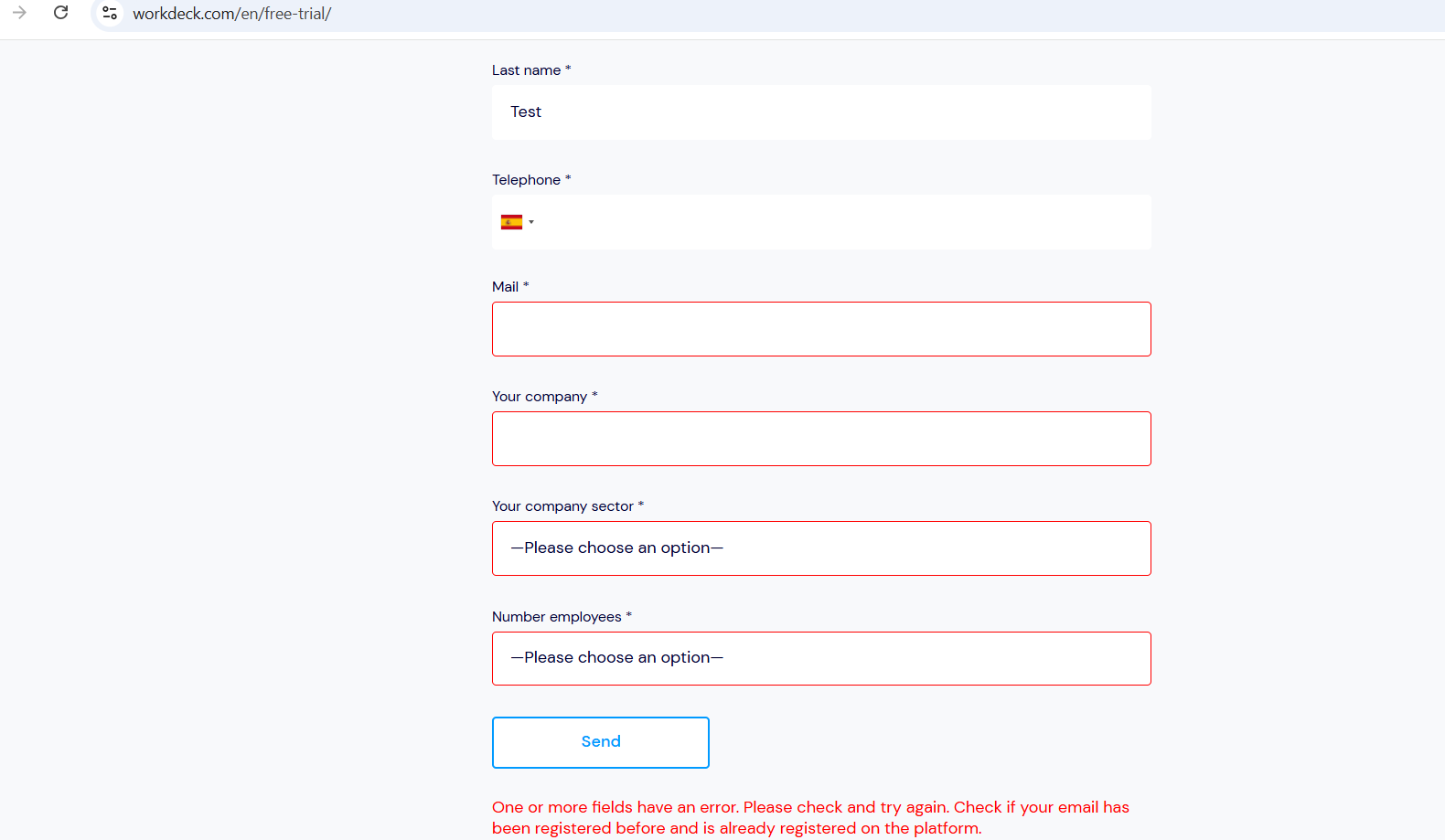 Aucune mise en évidence en rouge et aucun message de validation à côté du champ « Téléphone » obligatoire laissé vide